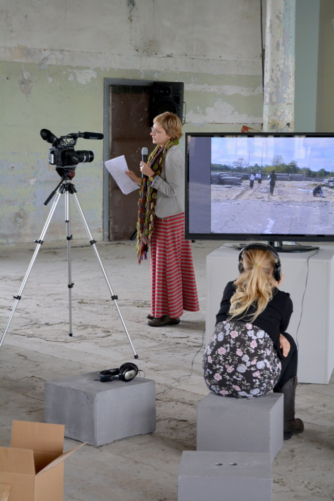 Jekaterina Lavrinec presenting the "Street Komoda" project