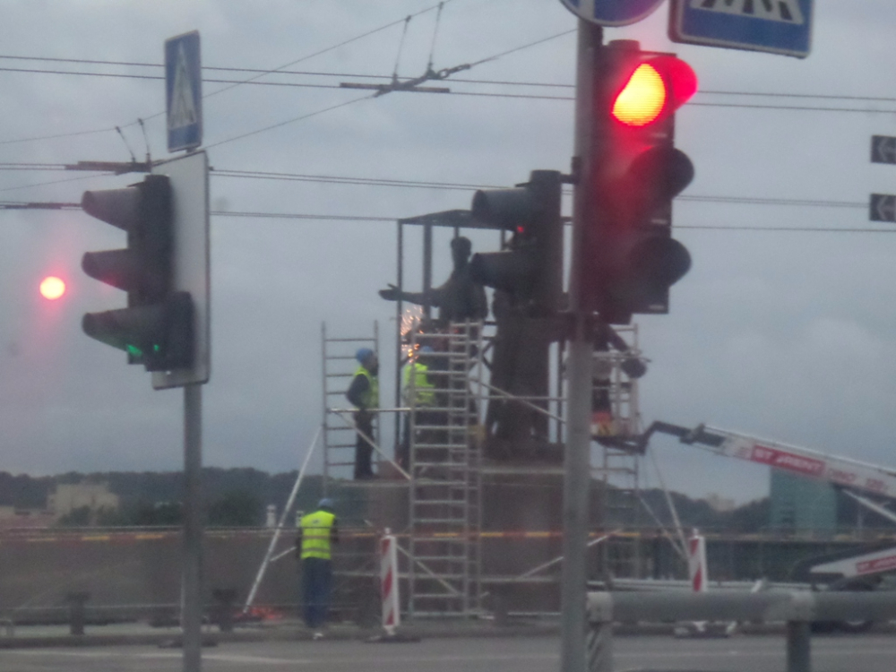 The removal of the sculptures, July 2015; Photo: Gintarė Matulaitytė